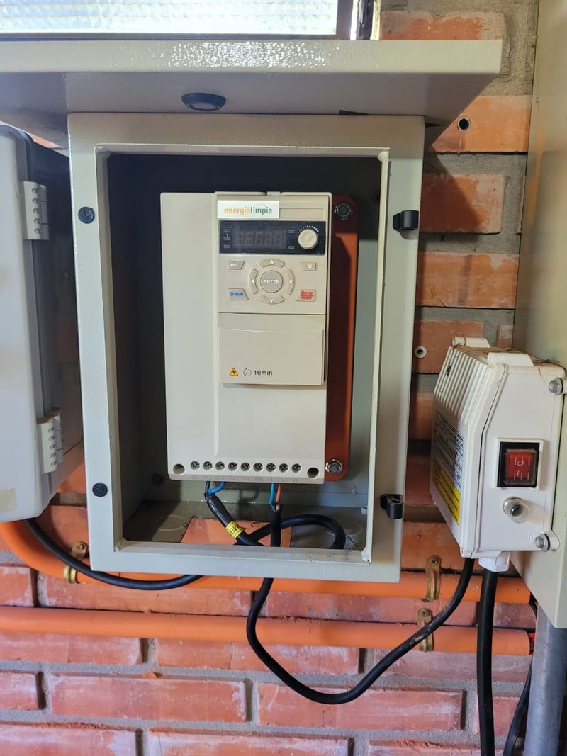 Variador de frecuencia para el arranque de la bomba del pozo
