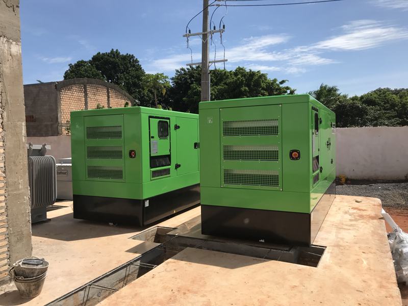 Dos grupos electrógenos INMESOL emplazados sobre su base