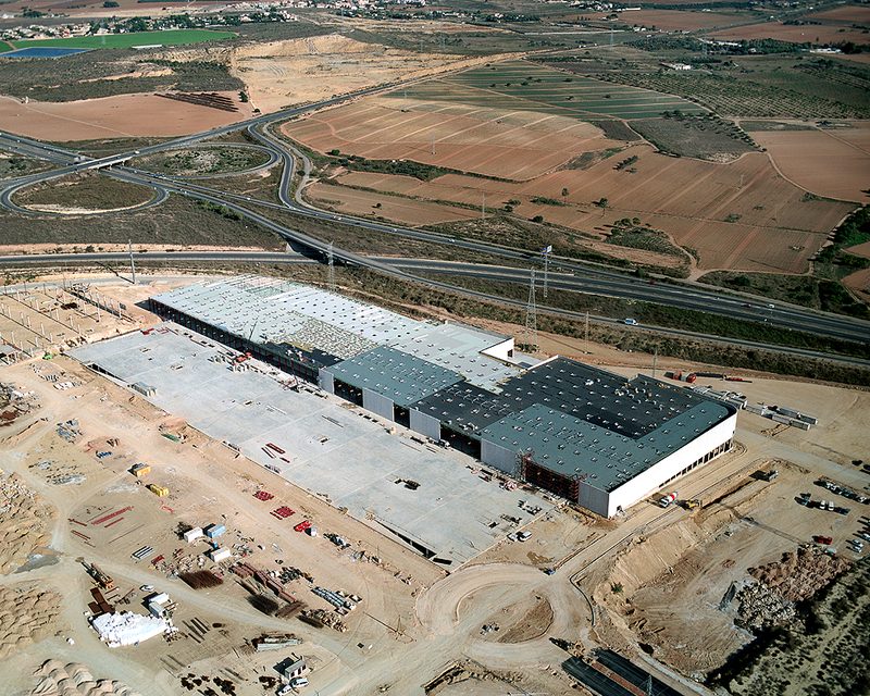 Roof of the Parque Mediterráneo shopping center under construction, aerial view