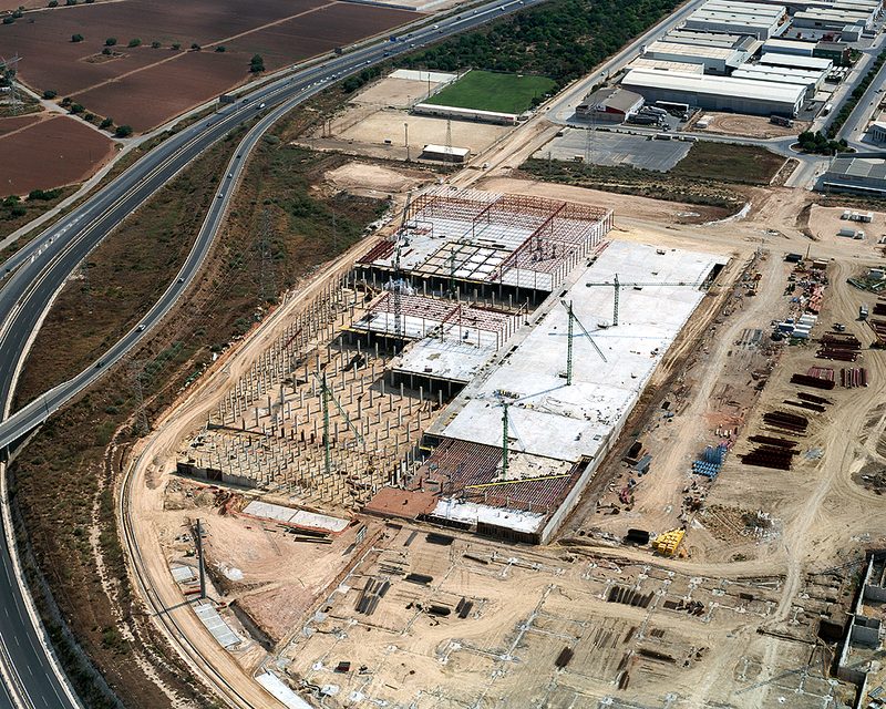 Structure of the Parque Mediterráneo shopping center under construction